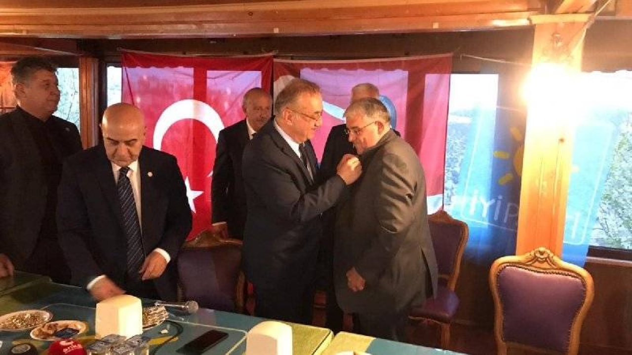 Eski MHP li Bakan Bahattin Şeker İYİ Parti ye katıldı