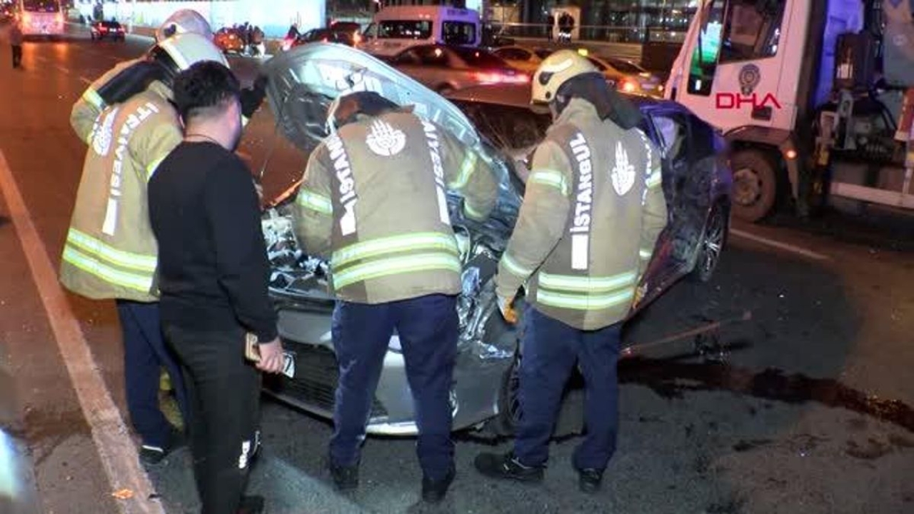 İstanbul da Zincirlikuyu da meydana gelen trafik kazasında 8 kişi yaralandı