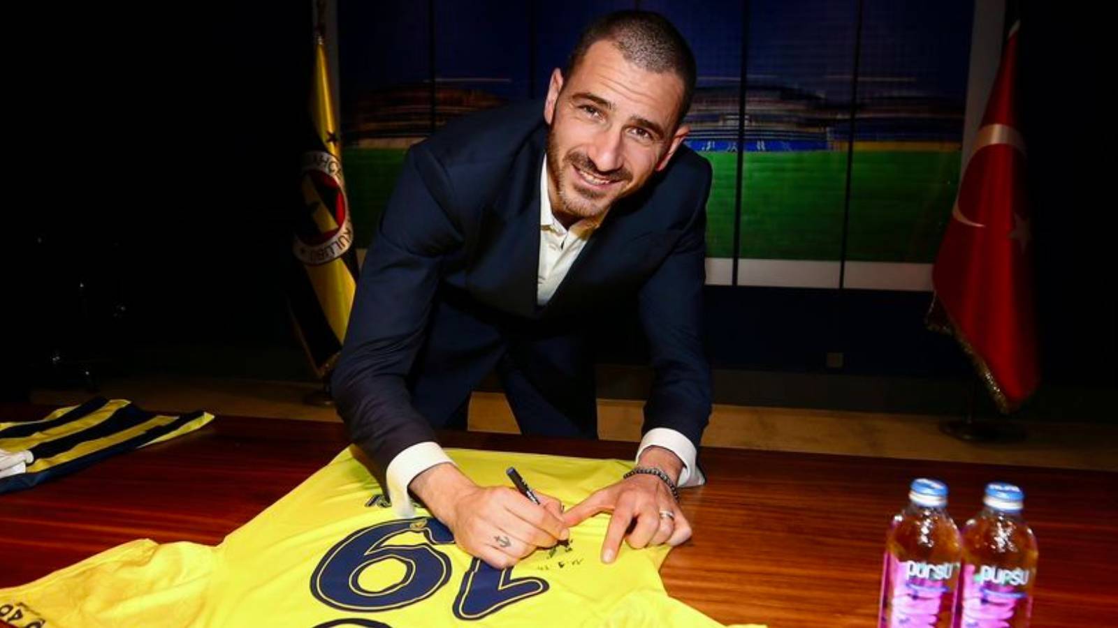 Fenerbahçe yeni transferini resmi olarak duyurdu Bonucci sarı lacivert