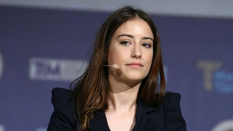 Hazal Kaya Dan Hamilelik Pozu