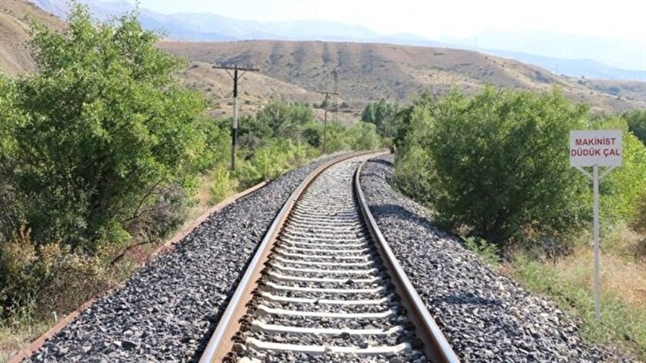 Demiryolu Rayı çaldıkları öne Sürülen 5 şüpheli Tutuklandı