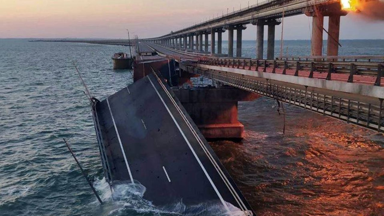 крымский мост разрушается