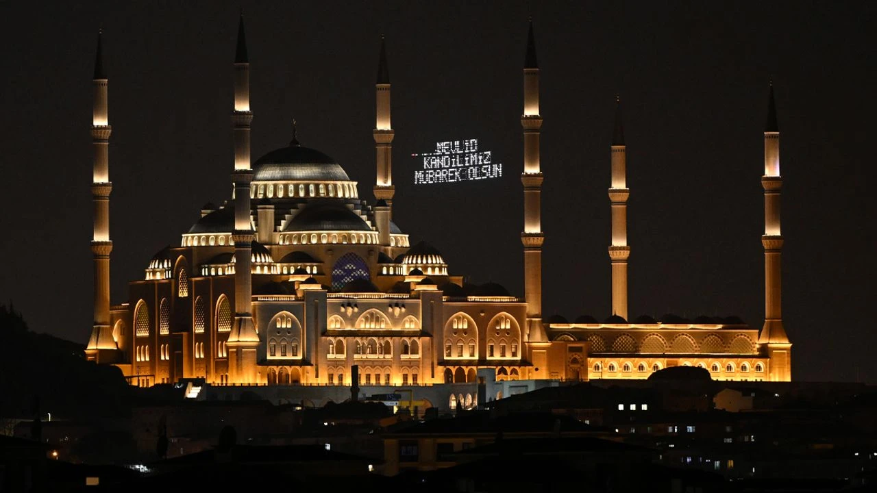 Mevlit Kandili Bu Gece Dualarla İdrak Edilecek