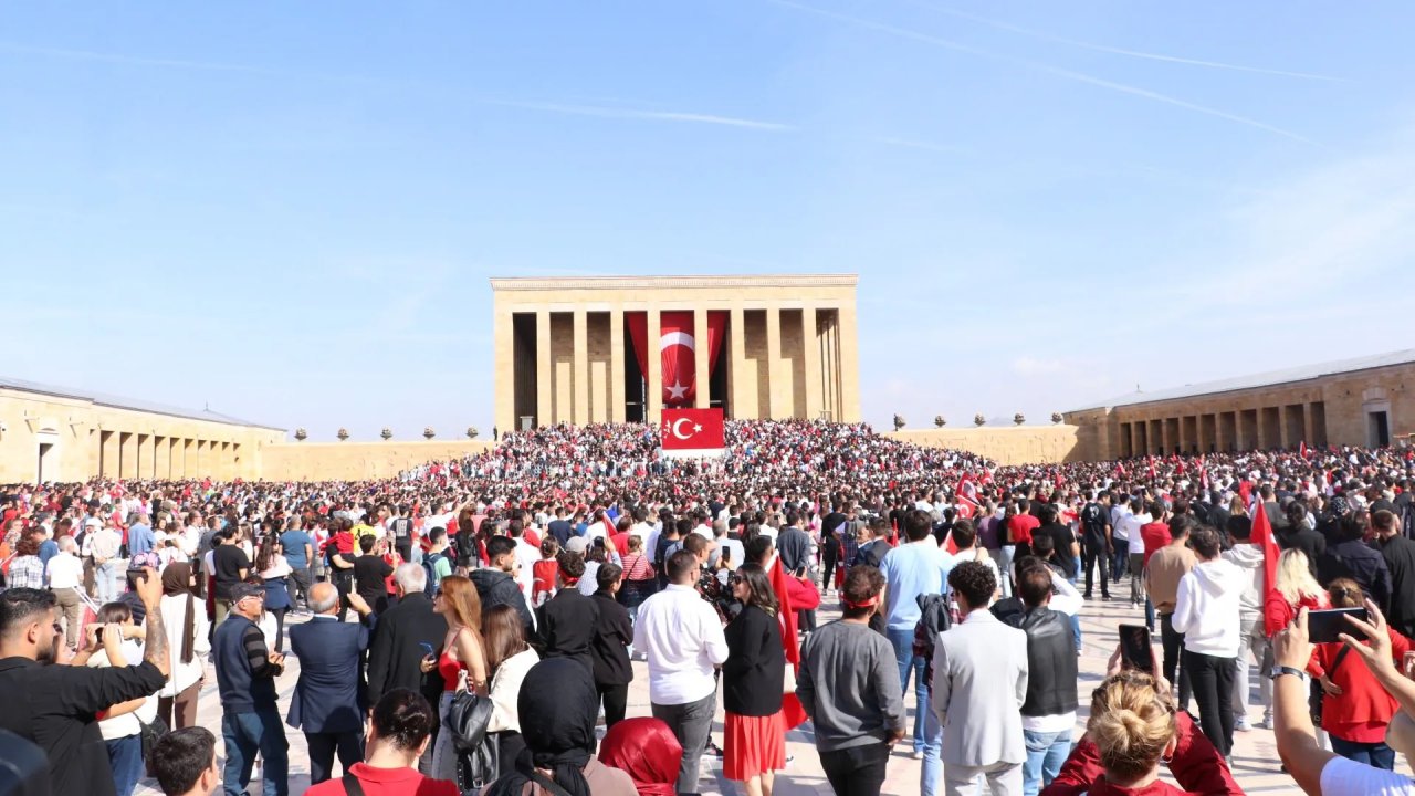 Anıtkabir 2024'te Ziyaretçi Rekorları Kırıyor