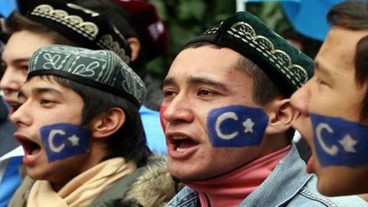 İsveç'te Çin'in Uygur Türklerine yönelik politikası protesto edildi