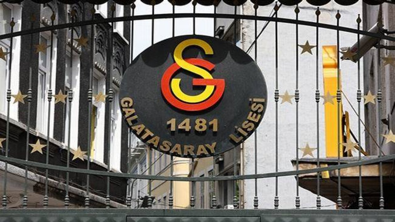 Galatasaray Lisesi Nin Fenerbahceli Mudurune Istifa Cagrisi