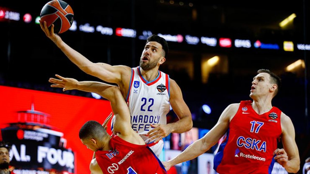 Anadolu Efes Finalde