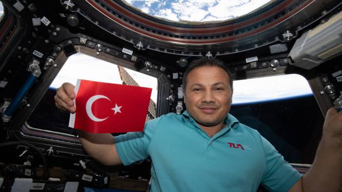 Türkiye'nin Uzaya Çıkan İlk Astronotu Alper Gezeravcı, Uzayda Yeni Bir ...