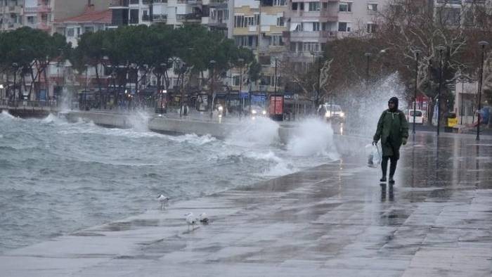 Meteoroloji'den Ege Denizi Açıklarında Fırtına Uyarısı: Rüzgar Şiddeti Artacak!