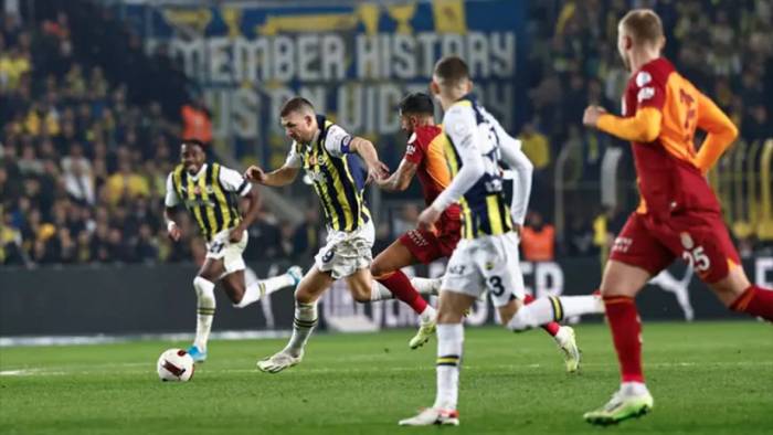 Galatasaray ve Fenerbahçe'nin Sponsorluk Gelirleri Açıklandı!